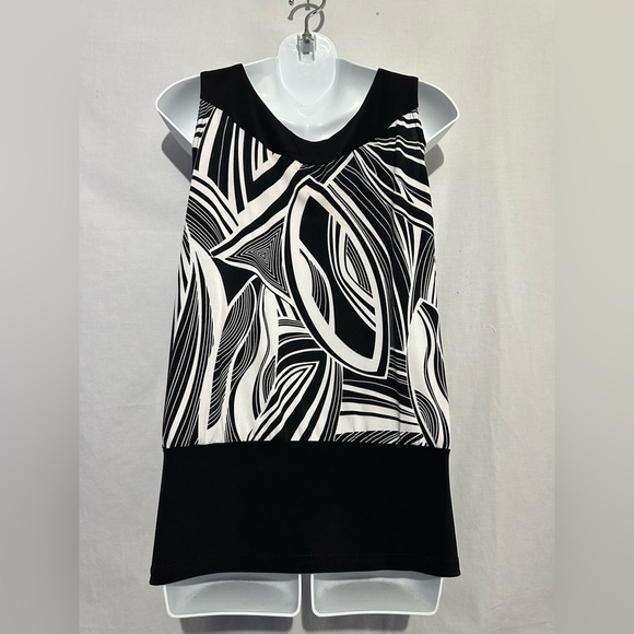 B Wear Black & White Abstract Sleeveless Blouse - Picture 3 of 4